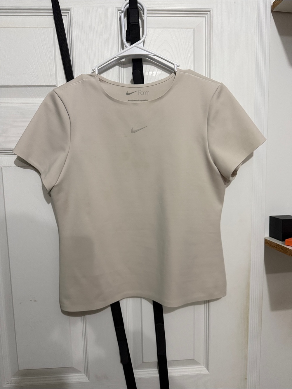 Nike Form Women’s Cream Short-Sleeve Performance Top